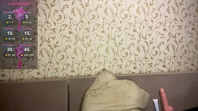 kittywithu online show from October 12, 5:25 pm