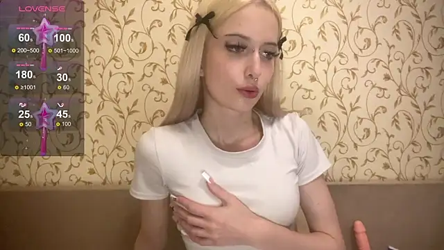 kittywithu online show from October 16, 6:05 pm