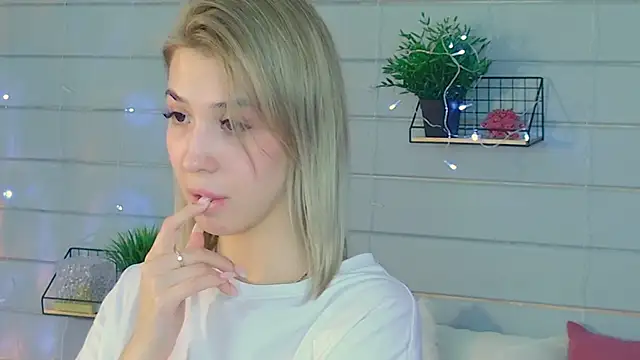 Bella svon online show from May 14, 3:31 pm