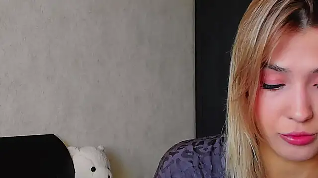Snapshot of Bella_svon chatting on July 23, 8:00 am Bella svon online show from July 23, 8:00 am