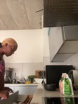 prettydollyy online show from March 20, 8:37 am