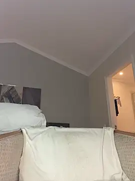 prettydollyy online show from April 7, 8:10 pm