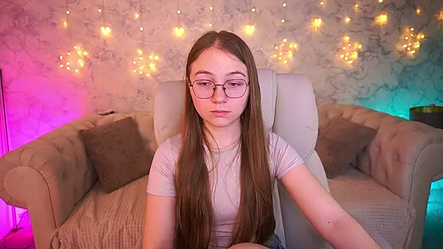 ArrinaWairr online show from March 10, 7:45 am