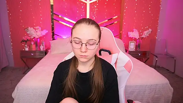 ArrinaWairr online show from February 12, 9:09 am