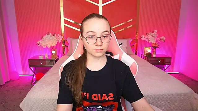 ArrinaWairr online show from December 16, 9:13 am