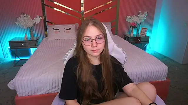 ArrinaWairr online show from November 17, 8:29 am