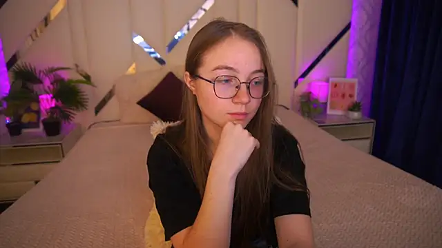 ArrinaWairr online show from November 14, 9:02 am