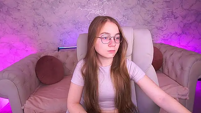 ArrinaWairr online show from December 19, 8:49 am