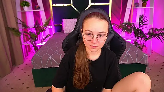 ArrinaWairr online show from November 5, 9:01 am