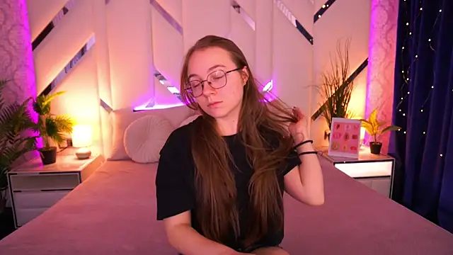 ArrinaWairr online show from February 19, 9:50 am