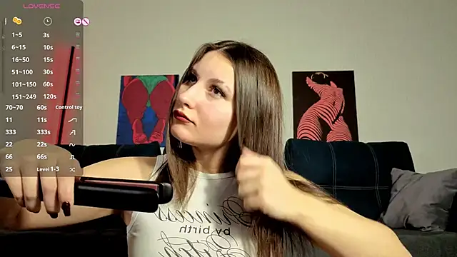 Snapshot of TrixiBell chatting on February 3, 6:40 am TrixiBell online show from February 3, 6:40 am