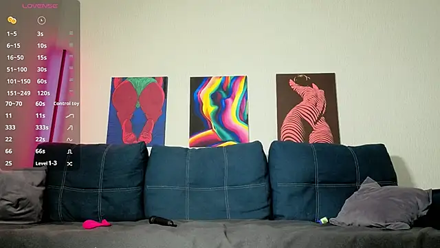 Snapshot of TrixiBell chatting on February 27, 6:46 am TrixiBell online show from February 27, 6:46 am