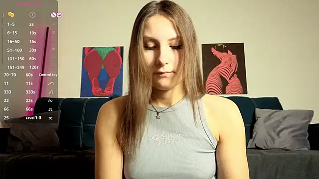 Snapshot of TrixiBell chatting on October 11, 4:35 am TrixiBell online show from October 11, 4:35 am