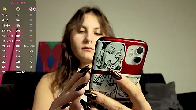 Snapshot of TrixiBell chatting on January 8, 4:29 am TrixiBell online show from January 8, 4:29 am