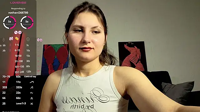 Snapshot of TrixiBell chatting on February 3, 6:22 am TrixiBell online show from February 3, 6:22 am