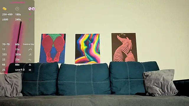 Snapshot of TrixiBell chatting on November 26, 4:45 am TrixiBell online show from November 26, 4:45 am