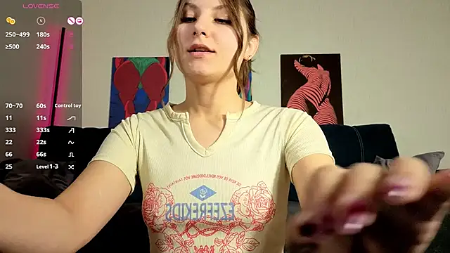 Snapshot of TrixiBell chatting on November 22, 4:22 am TrixiBell online show from November 22, 4:22 am