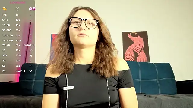 Snapshot of TrixiBell chatting on October 23, 4:33 am TrixiBell online show from October 23, 4:33 am