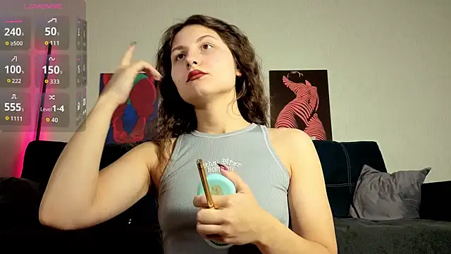 Snapshot of TrixiBell chatting on November 6, 6:28 am TrixiBell online show from November 6, 6:28 am