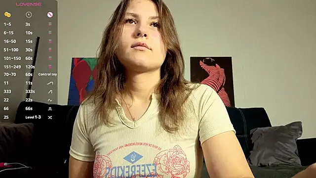 Snapshot of TrixiBell chatting on January 10, 4:08 am TrixiBell online show from January 10, 4:08 am