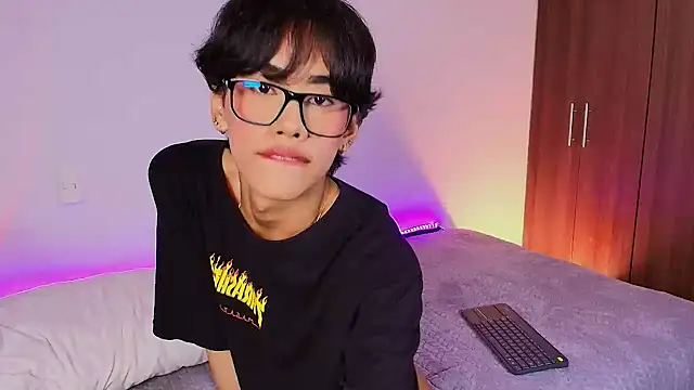 Snapshot of Jim_twink chatting on May 4, 11:18 pm Jim twink online show from May 4, 11:18 pm