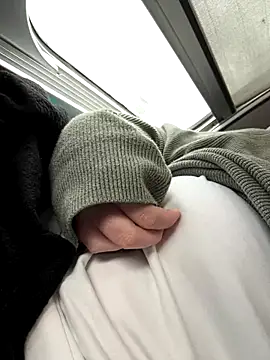 Snapshot of Roulia433 chatting on October 21, 10:25 am Roulia433 online show from October 21, 10:25 am