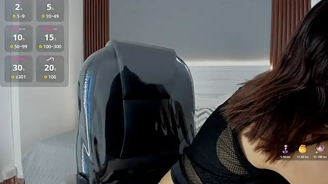 Emmy Meadows online show from November 3, 7:28 pm