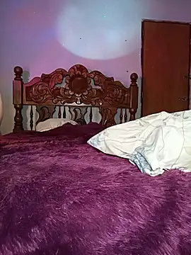 Rebecadiaz13 online show from May 18, 11:09 pm