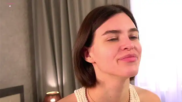 EleneButton online show from March 29, 1:07 am