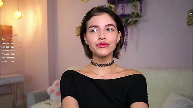 Snapshot of EleneButton chatting on October 24, 1:04 am EleneButton online show from October 24, 1:04 am