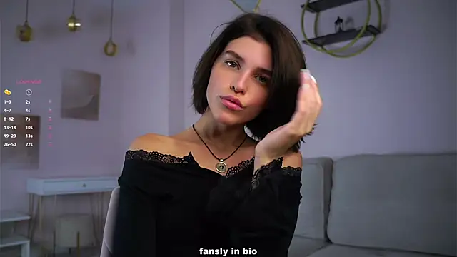 Snapshot of EleneButton chatting on November 12, 1:10 am EleneButton online show from November 12, 1:10 am