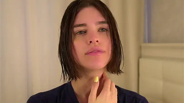 EleneButton online show from April 12, 1:20 am