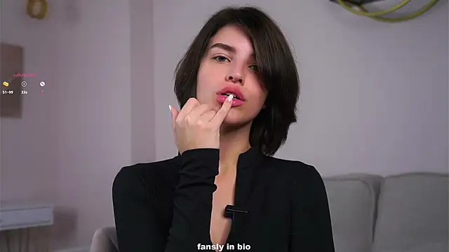 Snapshot of EleneButton chatting on November 15, 1:09 am EleneButton online show from November 15, 1:09 am