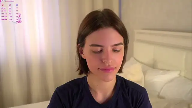 EleneButton online show from April 26, 1:14 am