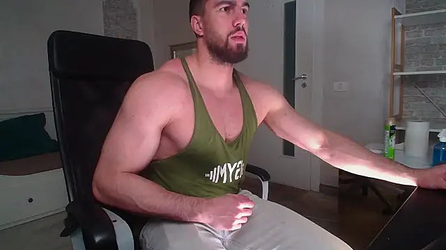 Snapshot of IvanHydee chatting on February 4, 5:35 am IvanHydee online show from February 4, 5:35 am