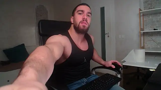 Snapshot of IvanHydee chatting on January 18, 5:44 am IvanHydee online show from January 18, 5:44 am