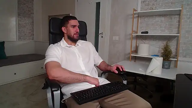 IvanHydee online show from November 27, 5:41 am