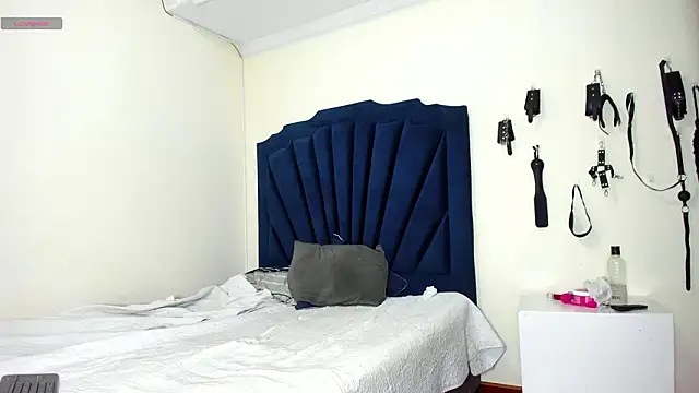 RoxyandAron2 online show from March 18, 1:57 pm