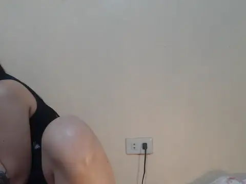 UrKitty lover18 online show from October 30, 10:39 pm