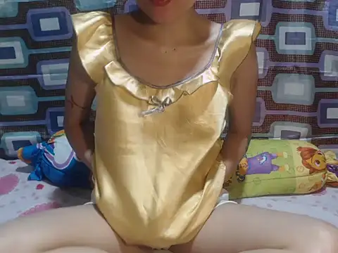 Snapshot of UrKitty_lover18 chatting on April 19, 12:17 pm UrKitty lover18 online show from April 19, 12:17 pm