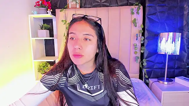 Bonnali lune online show from February 7, 7:44 pm