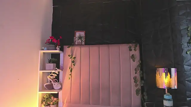 Bonnali lune online show from February 9, 7:45 pm