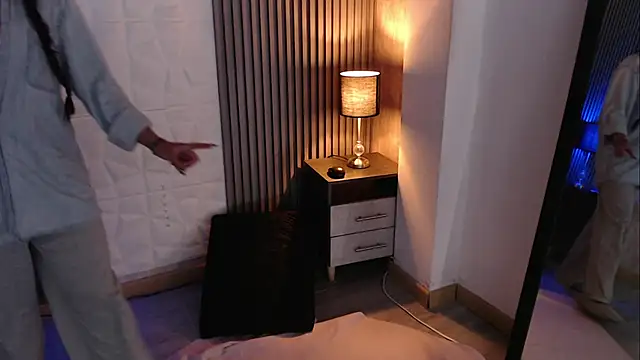 Bonnali lune online show from October 29, 10:20 pm