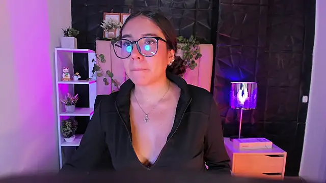 Bonnali lune online show from October 31, 2:35 pm