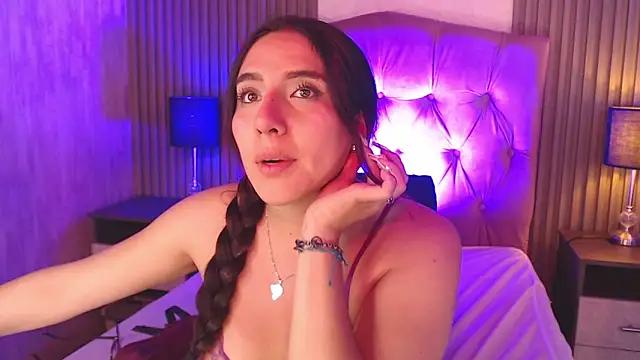 Bonnali lune online show from February 4, 11:11 pm