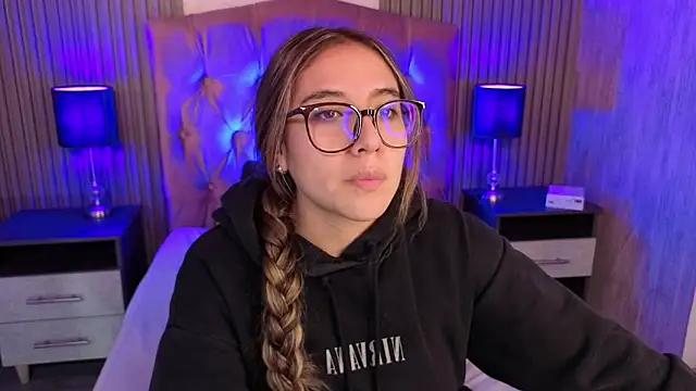 Bonnali lune online show from February 19, 7:33 pm