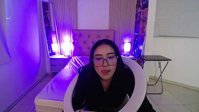 Bonnali lune online show from October 11, 10:11 pm