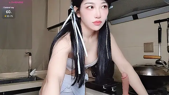 Snapshot of Coco--01 chatting on November 4, 12:47 am Coco--01 online show from November 4, 12:47 am