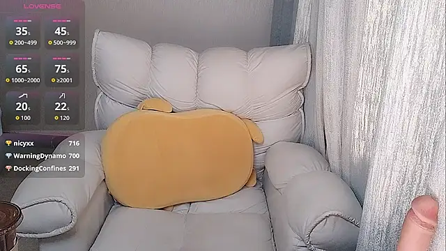 Snapshot of Coco--01 chatting on July 7, 7:23 am Coco--01 online show from July 7, 7:23 am