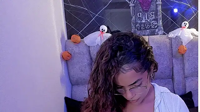 roxanne dl online show from October 14, 4:51 pm
